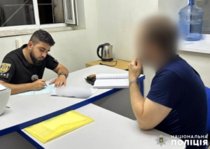 В Одесі чоловік погрожував пістолетом працівникам ТЦК під час перевірки даних