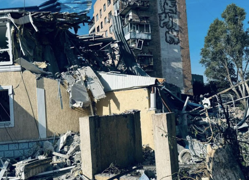 Окупанти вдарили по готелю в Краматорську: постраждали іноземні журналісти штаб інфо