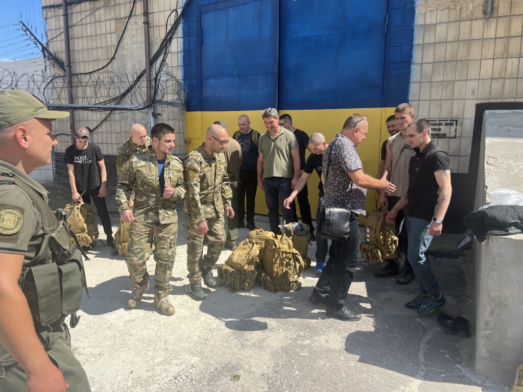 суді допомогли