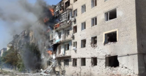 Російські війська обстріляли центр Курахового: троє загиблих, дев’ять поранених