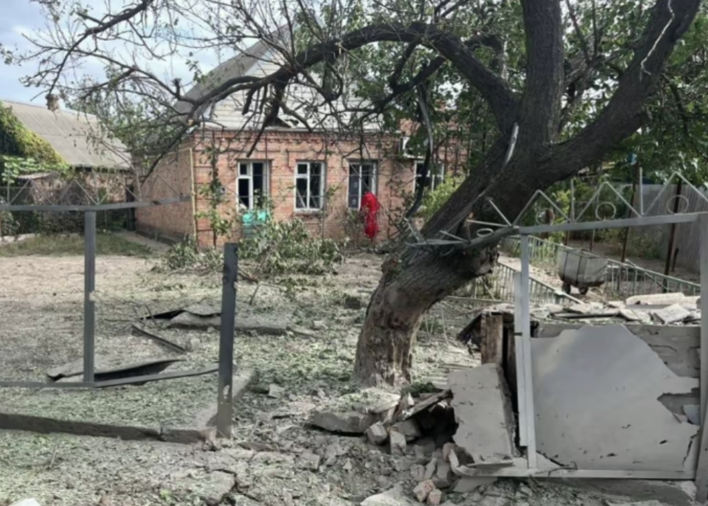 Російські обстріли Нікополя: загинула дитина, поранені троє дорослих_штаб.info