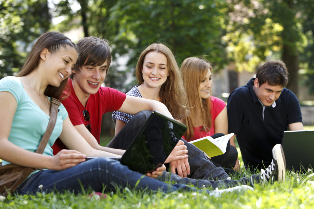 нові правила, які звільняють учнів, що завершують загальну середню освіту у 2025 році, від проходження державної підсумкової атестації (ДПА).