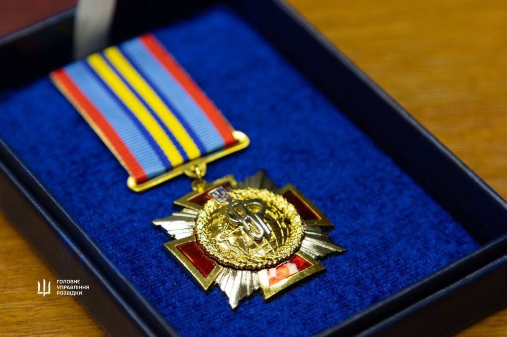 Генерал-лейтенант Кирило Буданов нагородив чеського волонтера Яна Веверку