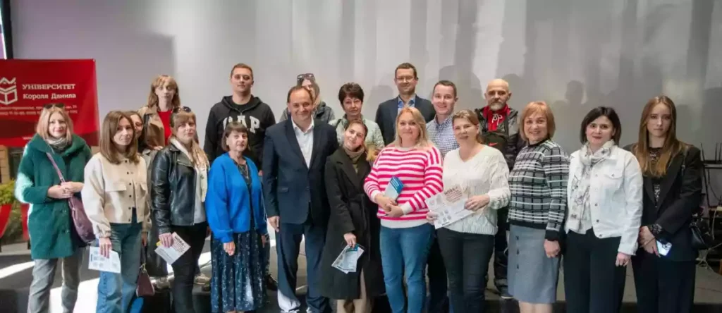 24 жовтня відбулися перші збори мовних волонтерів за участю близько 40 людей