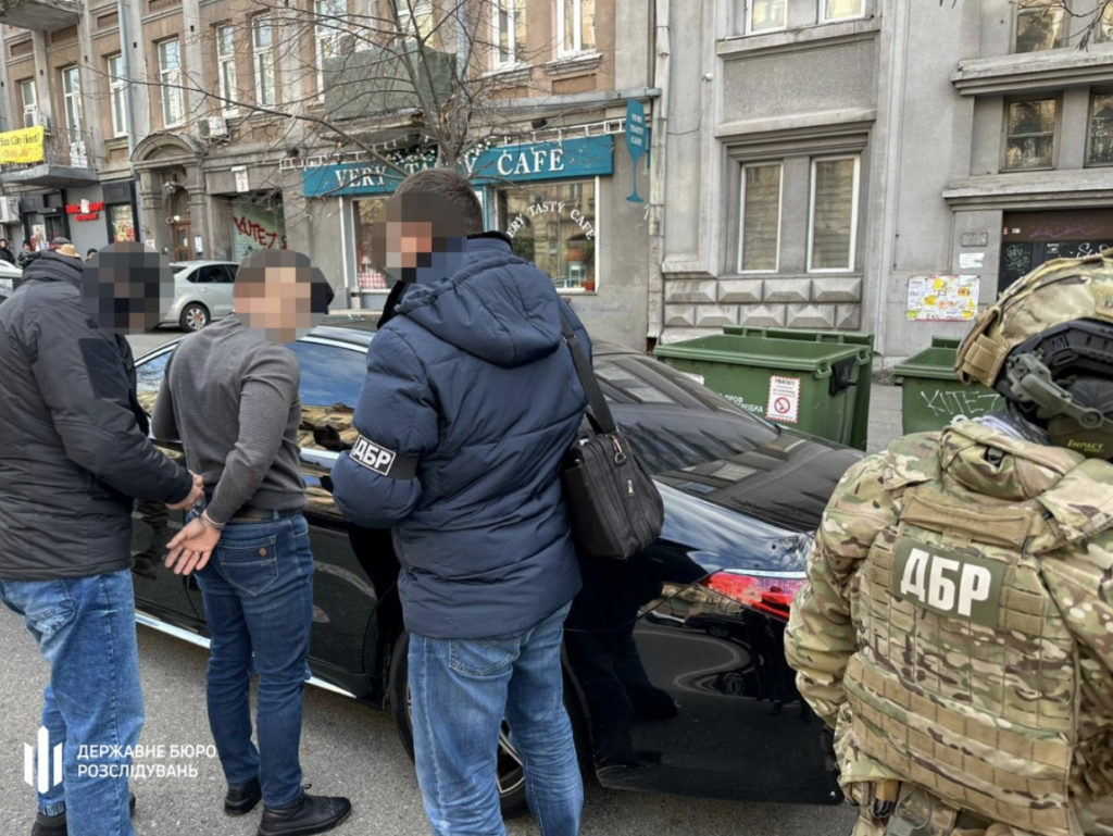 ДБР завершило розслідування справи Гринкевичів щодо постачання неякісного одягу для ЗСУ штаб інфо