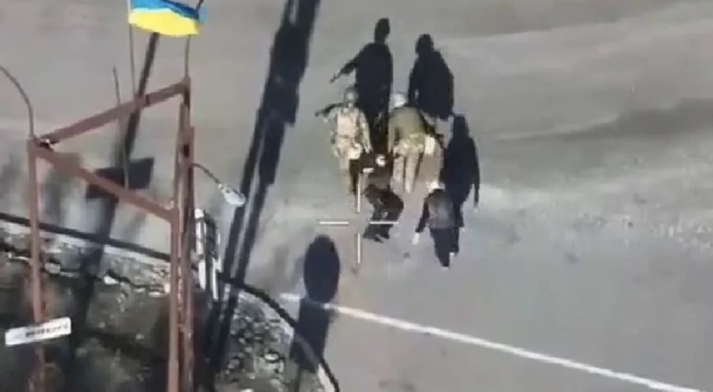 Росіяни розстрілюють цивільних у Селидовому, за яке тривають бої. ОГП почав розслідування, повідомляє Штаб.інфо з посиланням на Офіс генерального прокурора