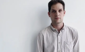 Звільнений із російського полону американський журналіст опублікував розслідування про ФСБ штаб інфо