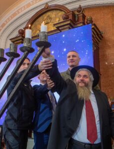 Кирило Буданов запалив ханукальну свічку у Центральній синагозі Києва штаб інфо