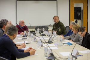 Конституційні студії у Києві: круглий стіл суддів, депутатів та експертів в "Американському домі" на тему реформування правосуддя в Україні