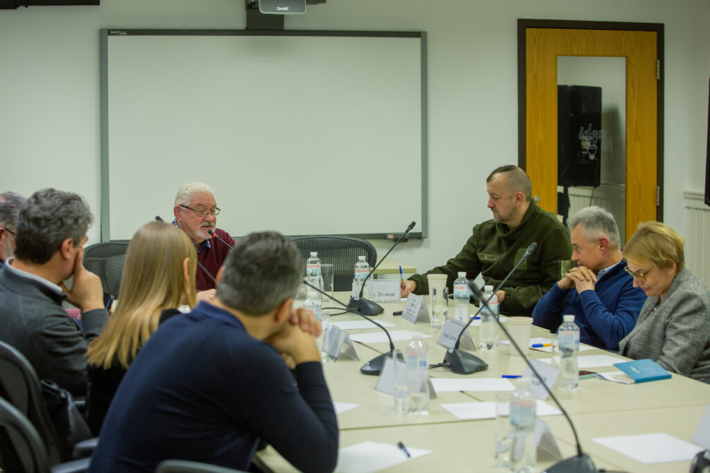 Судді за круглим столом під час Конституційних студій у Києві