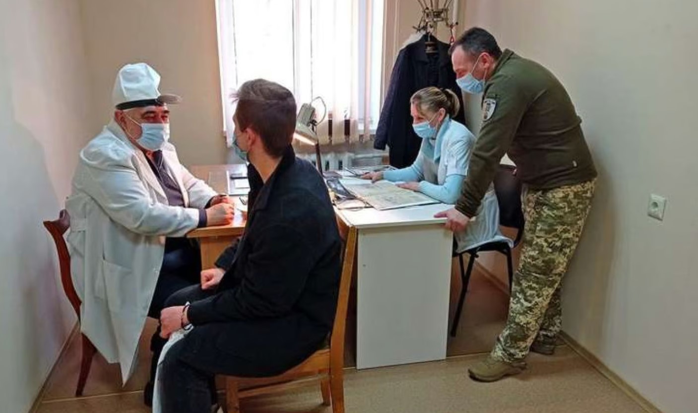 Лікаря з Білої Церкви затримали за хабар у 40 тисяч гривень: обіцяв військовому «обмежену придатність» Штаб інфо