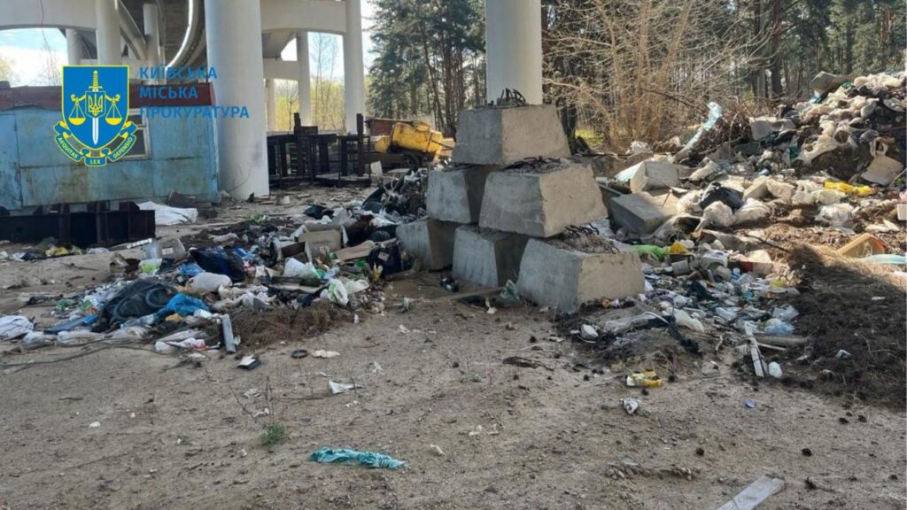 Перетворили земельну ділянку на Трухановому острові на сміттєзвалище – судитимуть посадовця генпідрядника будівництва Подільсько-Воскресенського мостового переходу