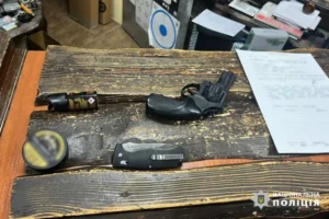 У Черкасах жінка відкрила стрілянину в магазині: її зупинили відвідувачі та поліція - Штаб.інфо