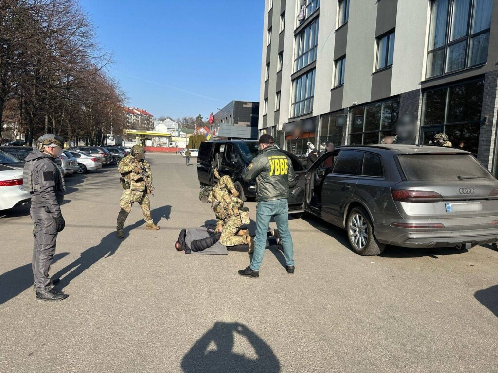 Викриття схеми незаконного переправлення ухилянтів через кордон – Штаб інфо