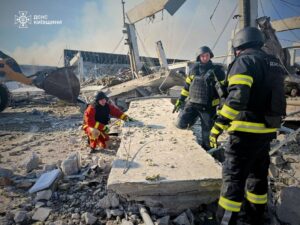 Росіяни атакували Київ та передмістя балістикою, є загиблий і поранені