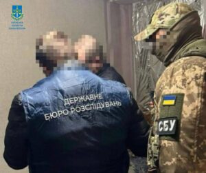 начальнику відділення однієї з виправних колоній Київщини за фактом державної зради, вчиненої в умовах воєнного стану