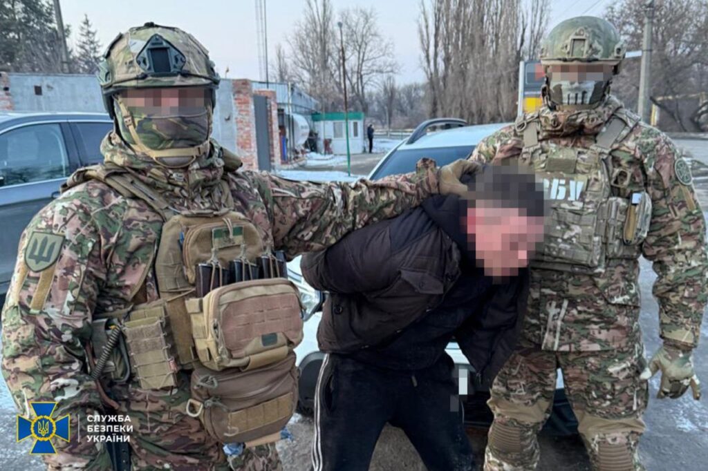 СБУ затримала агента фсб, який намагався спалити електропідстанцію, що живить лікарню та військові частини на Кіровоградщині