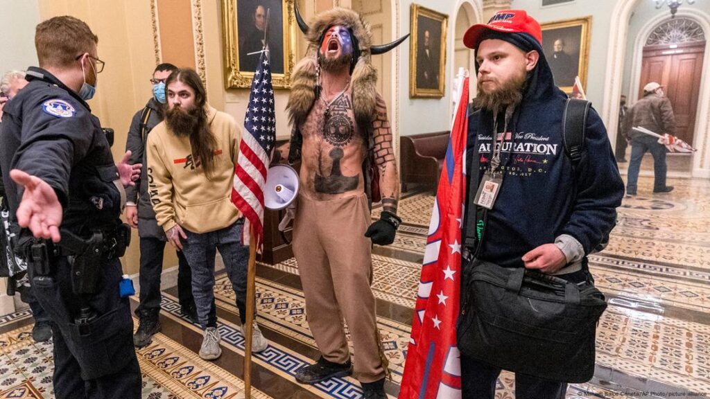 ФБР передало Мін’юсту імена співробітників, дотичних до розслідування штурму Капітолія - штаб.інфо