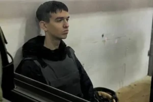 В’ячеслав Зінченко прибув до суду у бронежилеті та касці фото: Суспільне