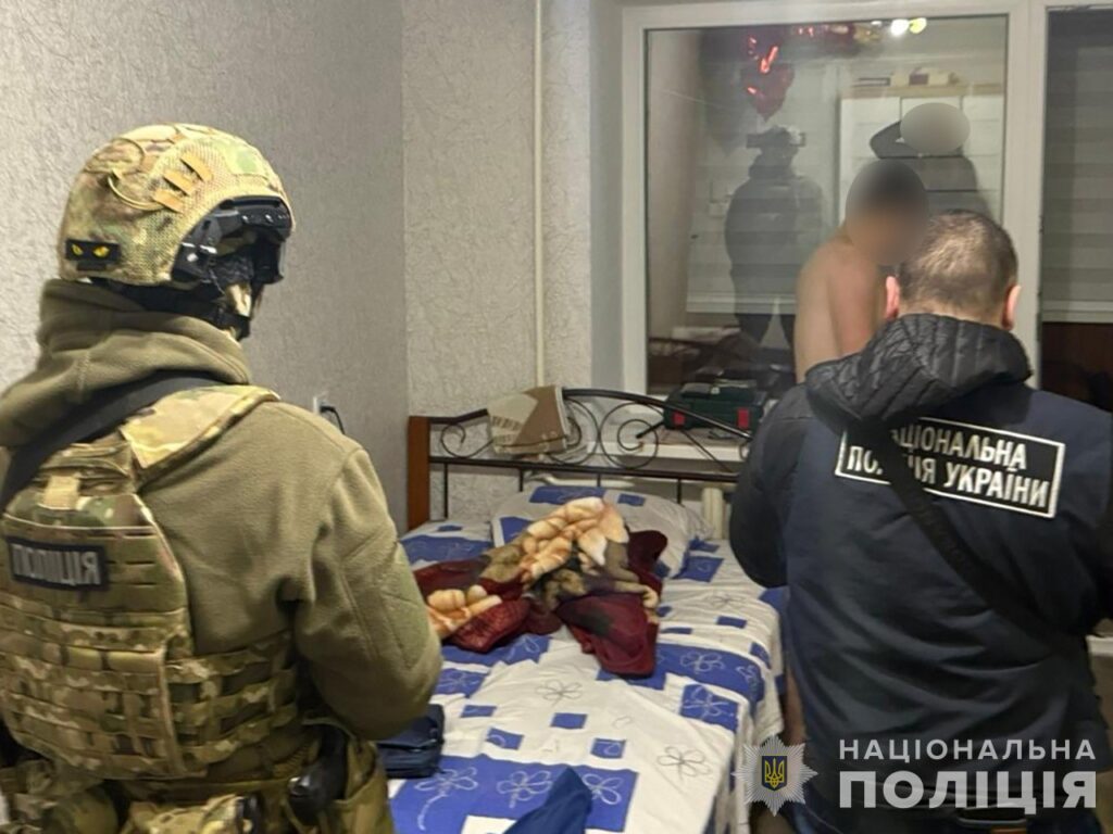 Використовуючи сучасні технології, створили цілу мережу для поширення викрадених даних через популярні месенджери й хакерські платформи.