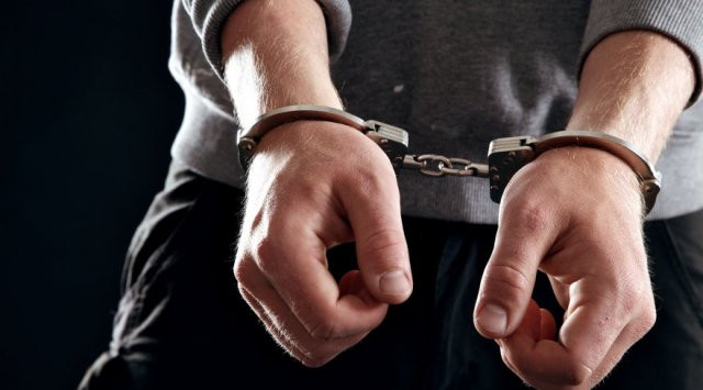 На Київщині затримали благодійницю та волонтера, які продавали гуманітарні авто Штаб інфо