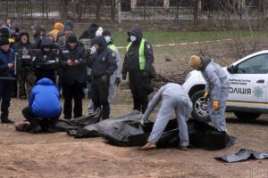 13 квітня 2022 року у Бучі (Київська область) продовжують розкопки ще одного масового поховання.