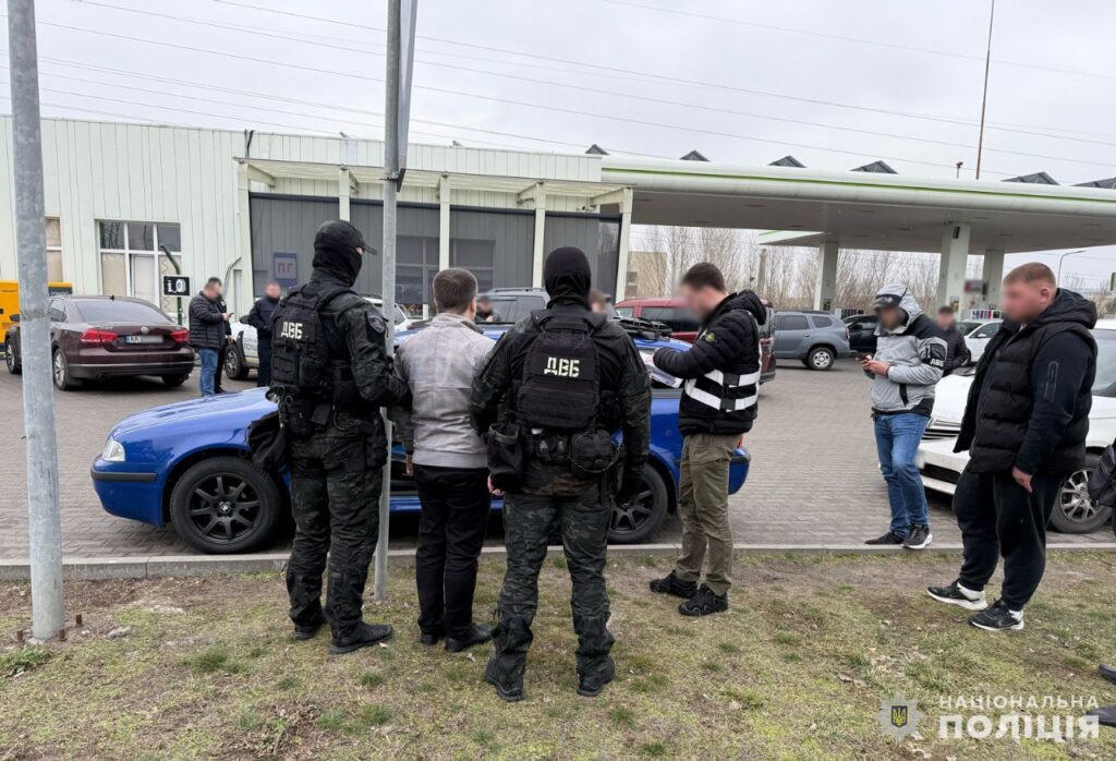 Адміністратор одного з територіальних сервісних центрів МВС Київщини брав гроші за сприяння у отриманні водійських посвідчень.