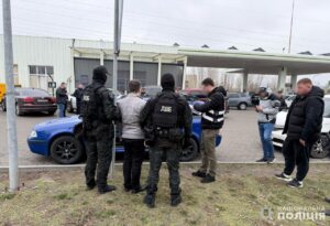 Адміністратор одного з територіальних сервісних центрів МВС Київщини брав гроші за сприяння у отриманні водійських посвідчень.