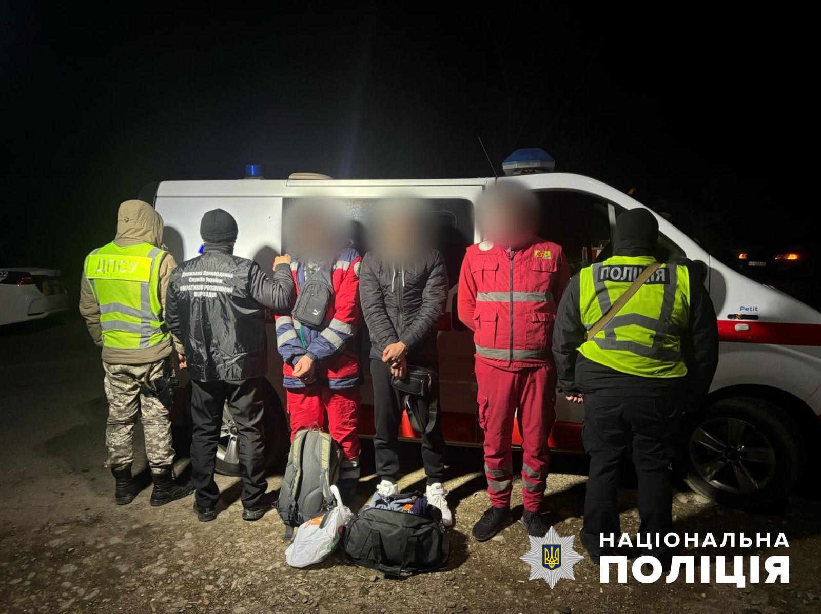 Поліція затримала мікроавтобус, замаскований під швидку, що перевозив ухилянтів – Штаб інфо