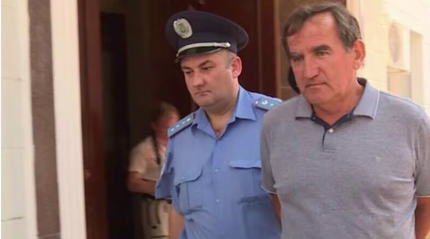 екстрадиція Войцеховського, який розшукувався з метою притягнення до кримінальної відповідальності.
