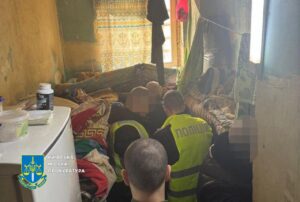 «Торгував» неіснуючими дровами зі столичного СІЗО – арештанту повідомлено про підозру у шахрайстві