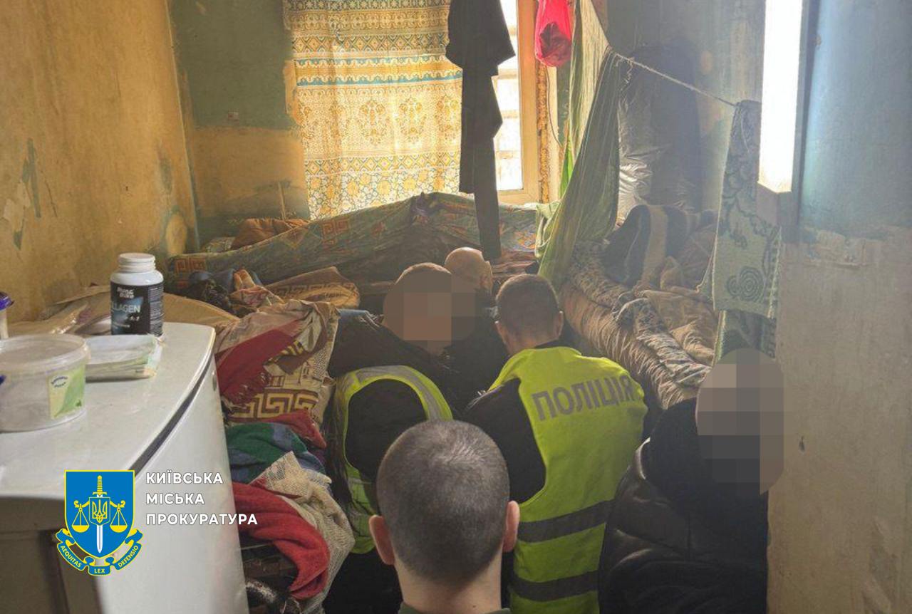 «Торгував» неіснуючими дровами зі столичного СІЗО – арештанту повідомлено про підозру у шахрайстві