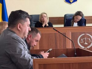 судового засідання по справі щодо вбивства 16-річного підлітка Максима Матерухіна біля столичного фунікулера співробітником УДО Артемом Косовим.