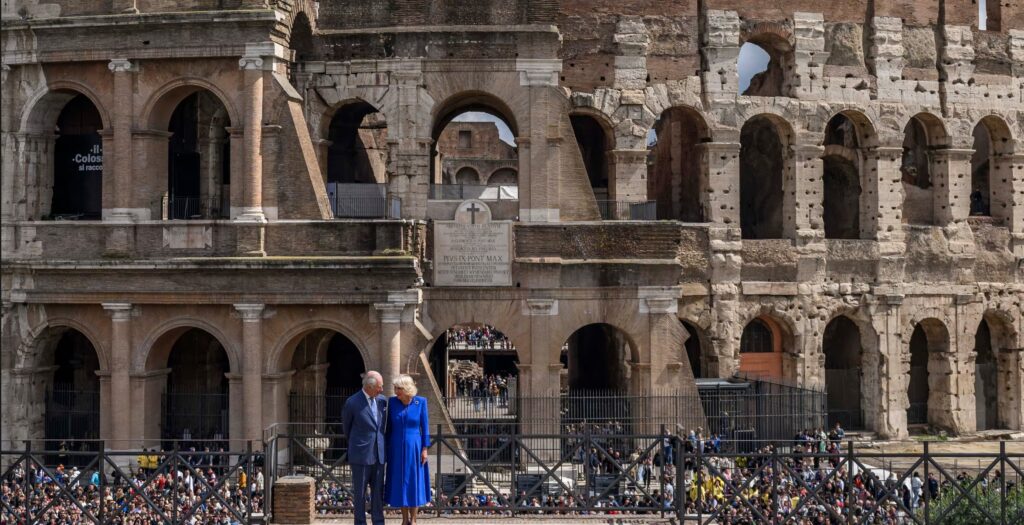 Король Чарльз і королева Камілла в Колізеї в Римі 8 квітня, на другий день їхнього державного візиту до Італії. Фото: Antonio Masiello/Getty