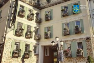 Повернення громаді незаконно привласненого майна на Воздвиженці— , Штаб Інфо