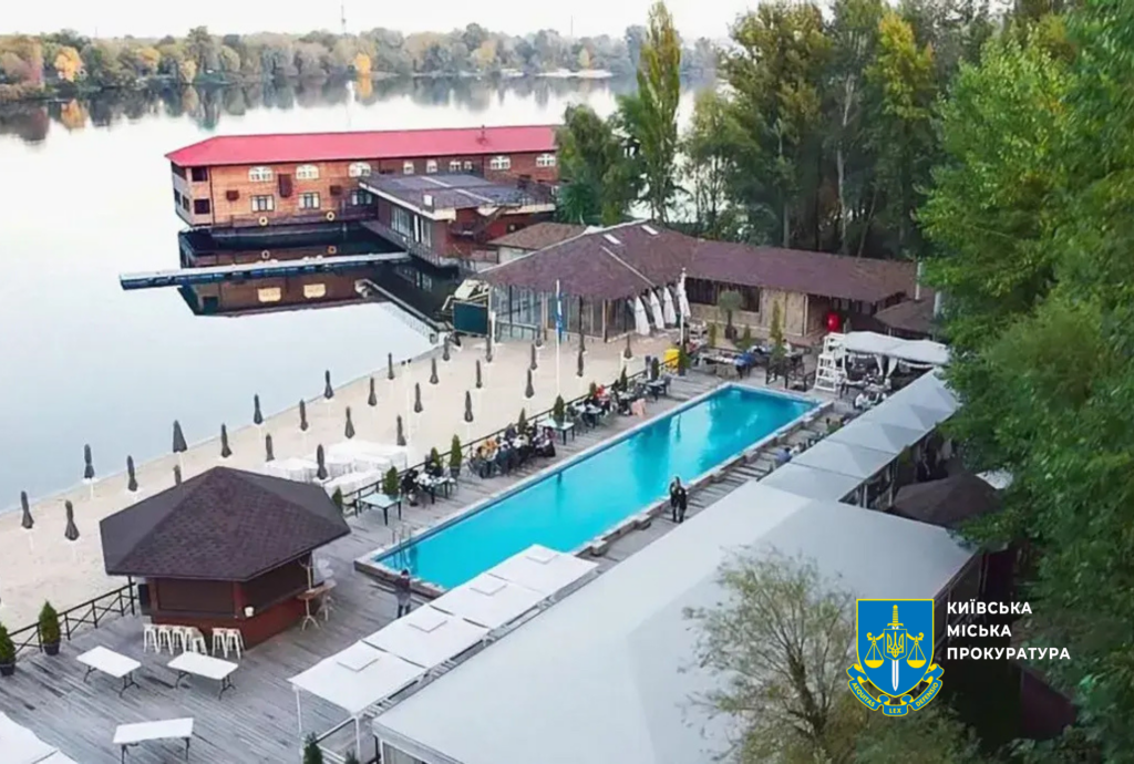 приватний підприємець без дозволів побудував ресторанний комплекс на ділянці площею 0,5636 га в прибережній захисній смузі Галерної затоки