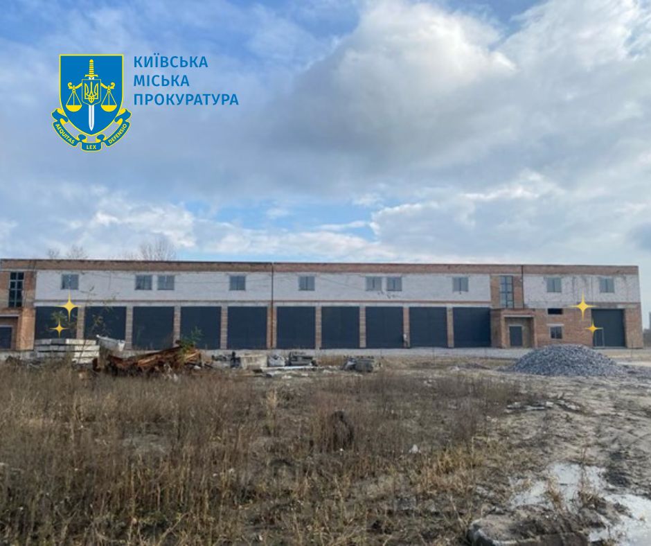 Суд зобов’язав знести незаконну будівлю на землях водного фонду в Києві