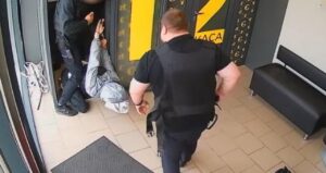 студент погрожував підірвати обмін валют, якщо йому не віддадуть гроші, а після затримання сказав, що це був пранк