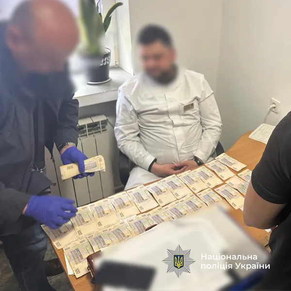 Затримання лікаря в Луцьку на хабарі за фальшиву непридатність