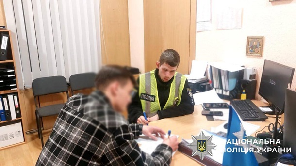 Молодики зі зброєю у стрімі затримані поліцією у Києві