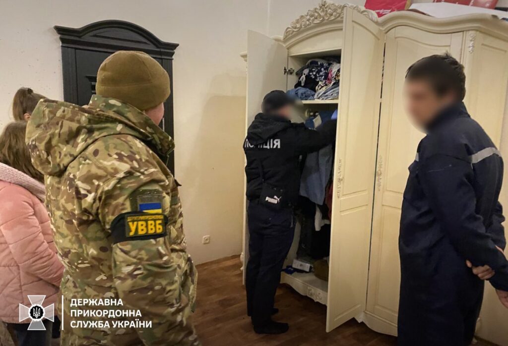 ліквідовано групу, яка незаконно ввозила автомобілі до України під прикриттям гуманітарної допомоги