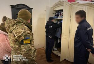 ліквідовано групу, яка незаконно ввозила автомобілі до України під прикриттям гуманітарної допомоги