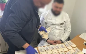 Затримання лікаря в Луцьку на хабарі за фальшиву непридатність