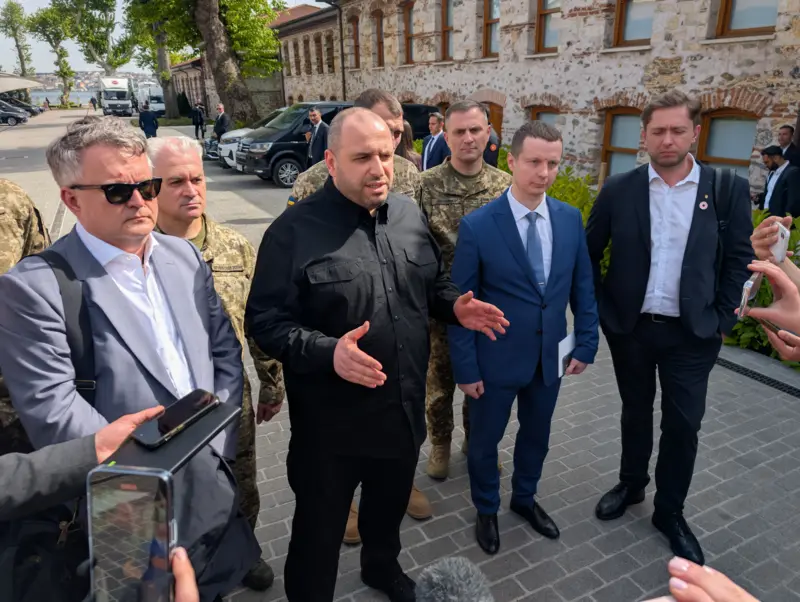 Переговори України та Росії у Стамбулі — делегації за одним столом