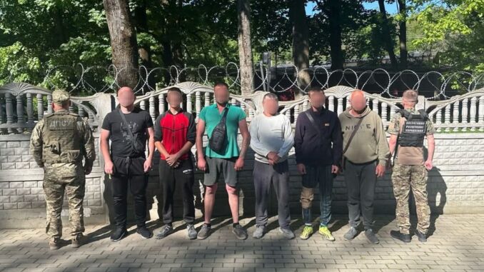 Затримання чоловіків біля кордону зі Словаччиною