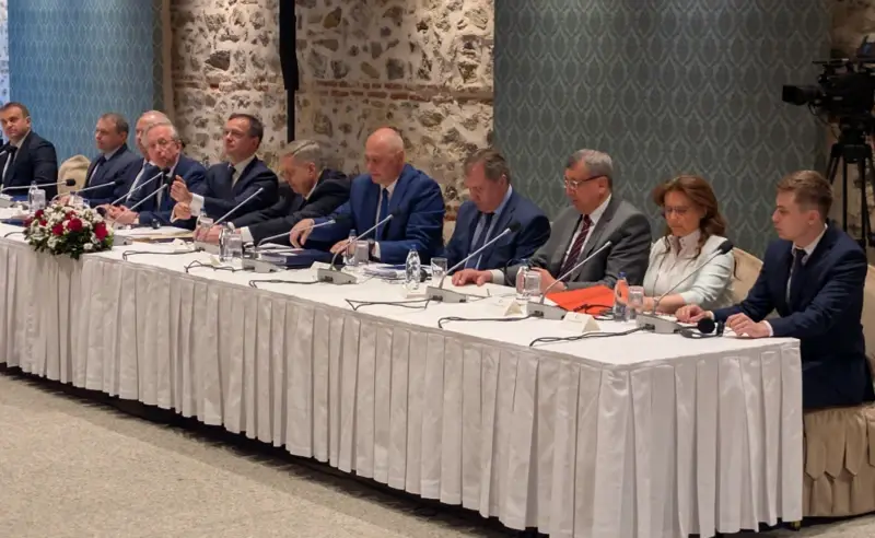 Переговори України та Росії у Стамбулі — делегації за одним столом