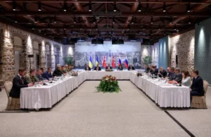 Переговори України та Росії у Стамбулі — делегації за одним столом
