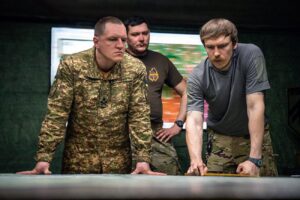 Редіс і Тавр заступилися за командувача НГУ після повідомлень про обшуки в нього: Той, хто ходить в окопи, не є казнокрадом