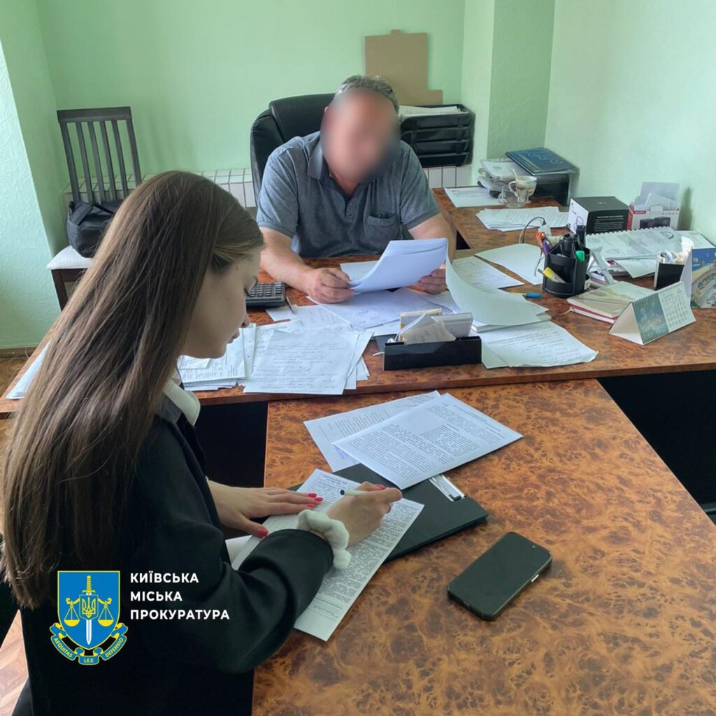 Службова недбалість через переплату за дорожню сіль