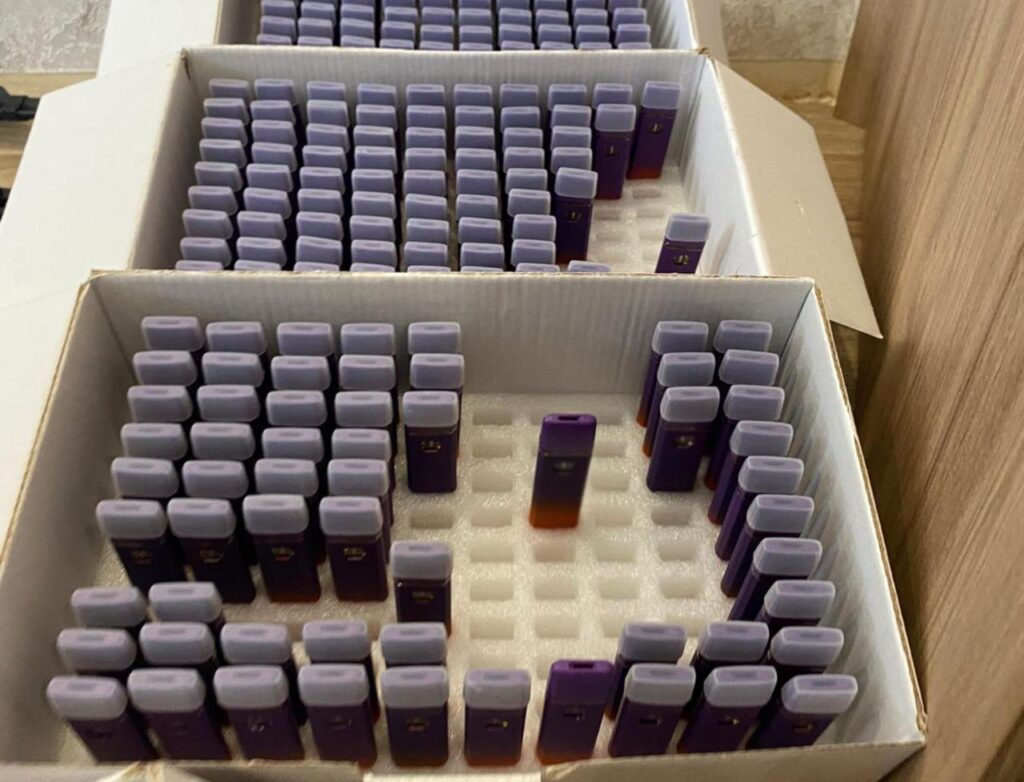 Продавали електронні сигарети з вмістом канабіноїдів